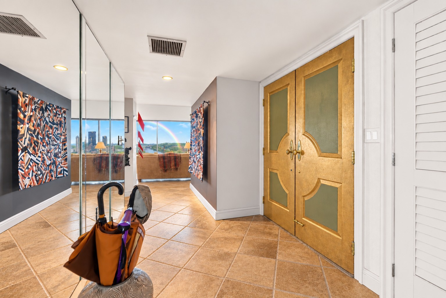 Double-door entry · 15′ × 7′
